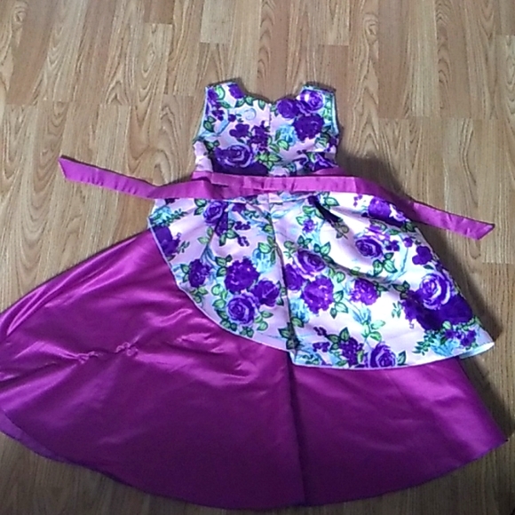 Purple dress with roses. 👗🌹 - Picture 2 of 3